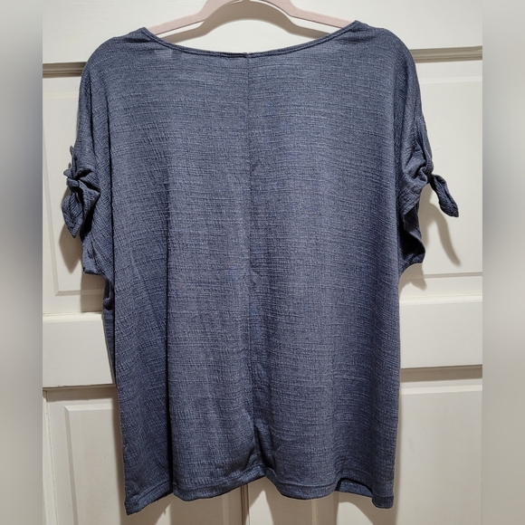 Max Studio plus size 1X blue top with tie sleeves NWT - Picture 3 of 5